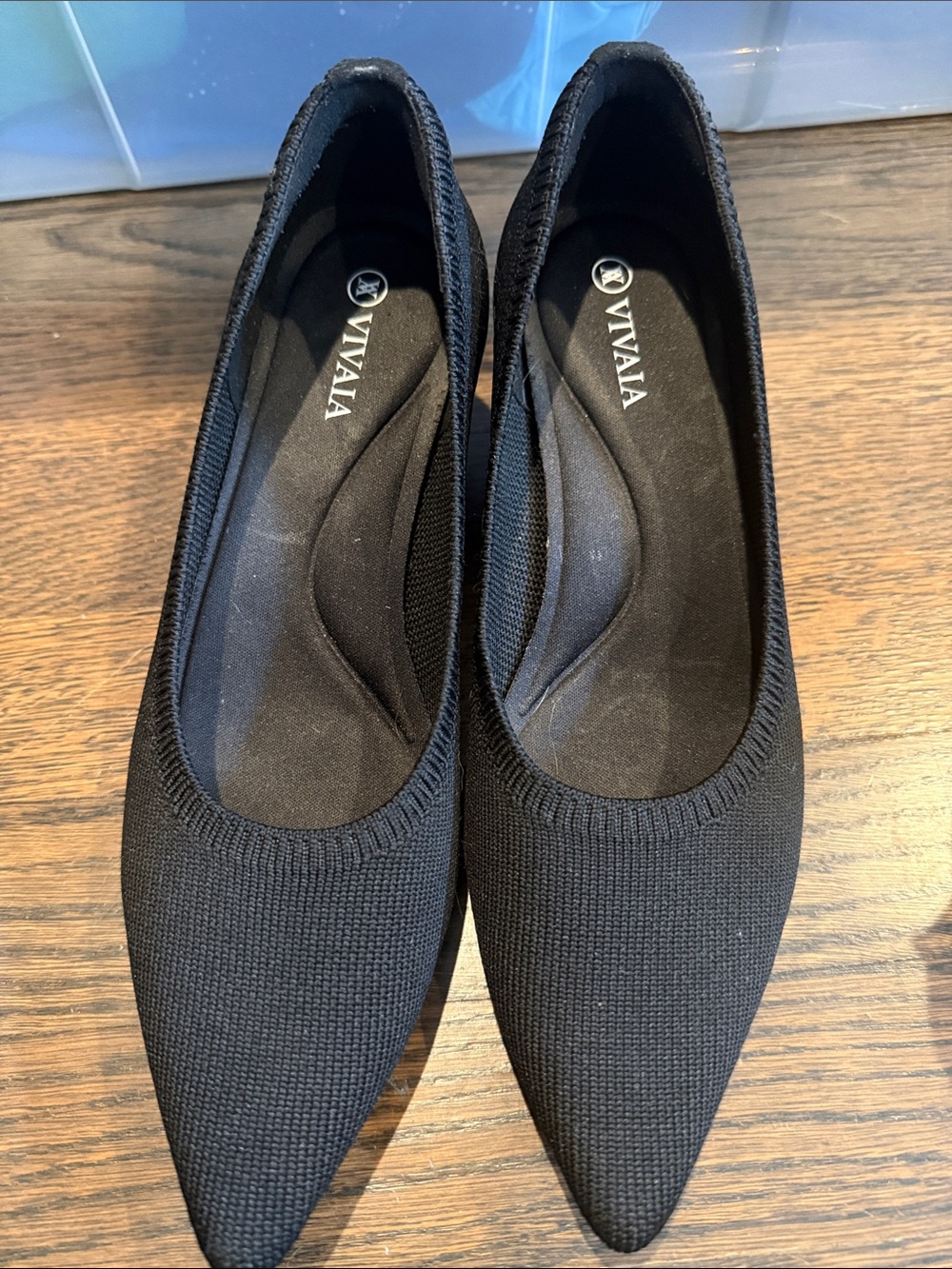 Vivaia Women's Black Pointed Knit Flats